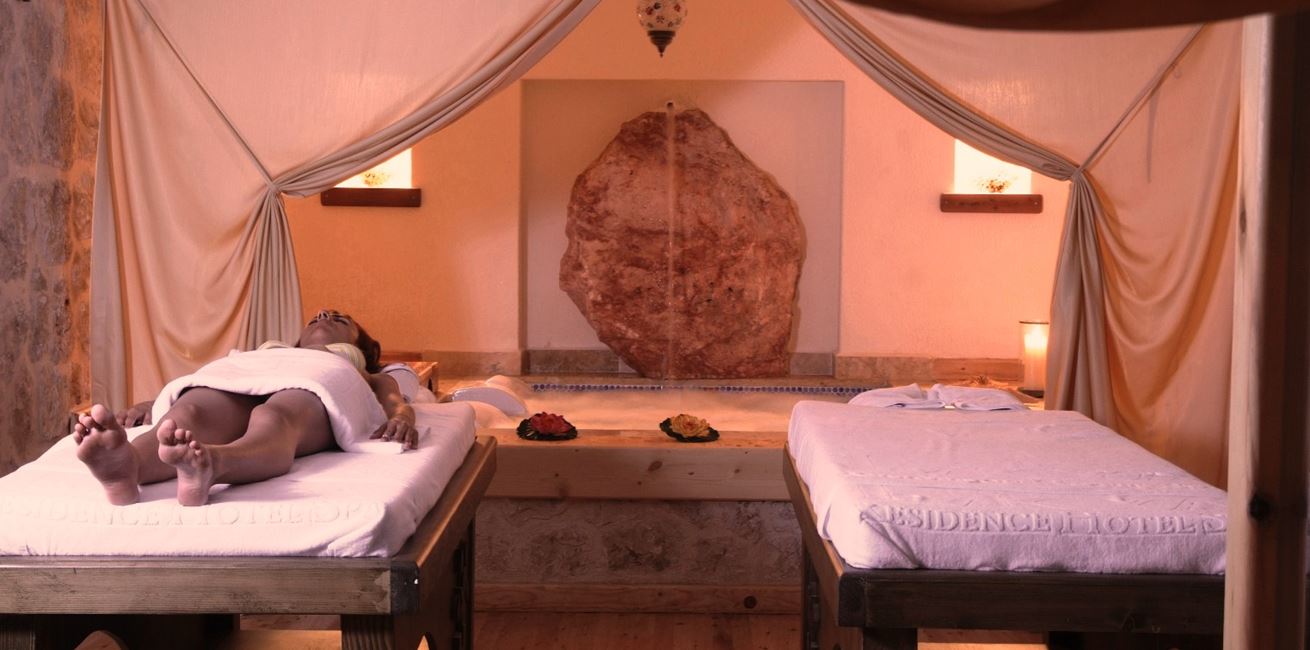Massage room with jacuzzi for 2